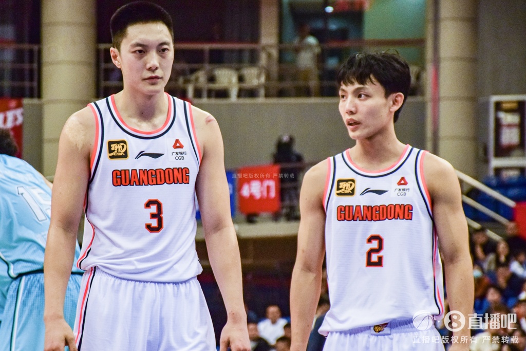 麦穗丰：徐杰第二阶段扛着球队让广东有季后赛可打 杰胡缺一不可